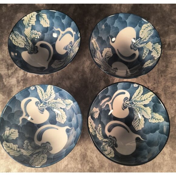 Set Of 4 Porcelain Japanese Blue & White Bowls With Beet & Leaf Design - Picture 1 of 3